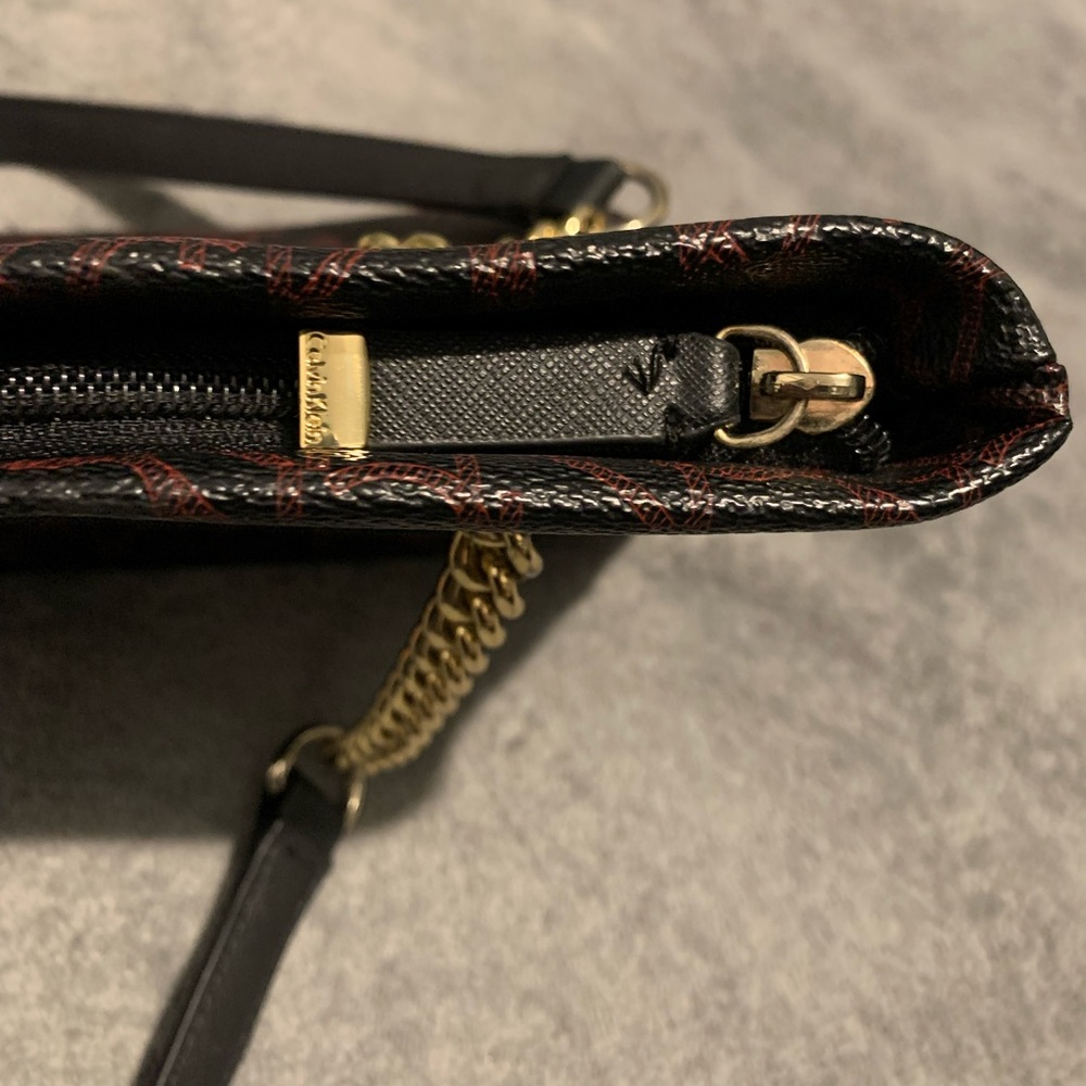 Calvin Klein Gold Chain Shoulder Bag With A Red Monogram Logo And Zipper - Picture 3 of 10